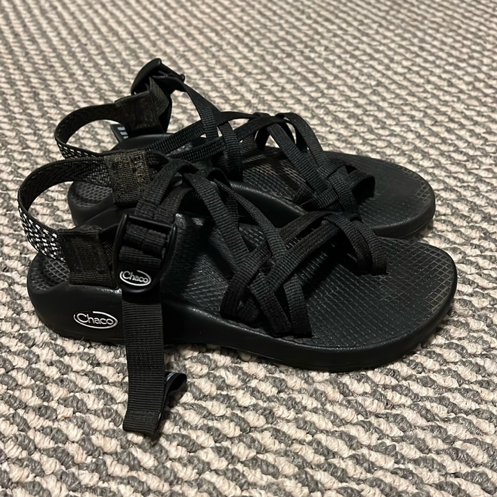 Women’s black, Grey & White Chaco Sandals! Women’s size 7.